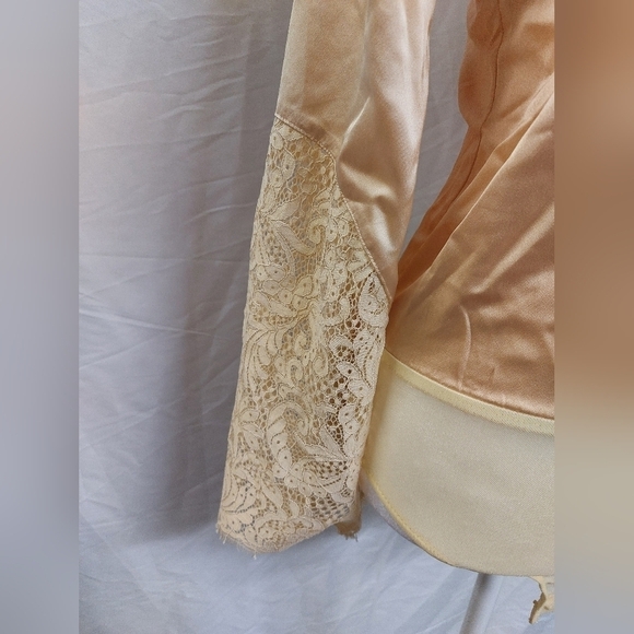 Lulu's long statement lace sleeve bodysuit soft silky v-neck yellow gold small - Picture 6 of 14